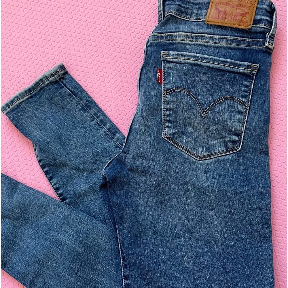 Blue Levi’s jeans, size 26,27